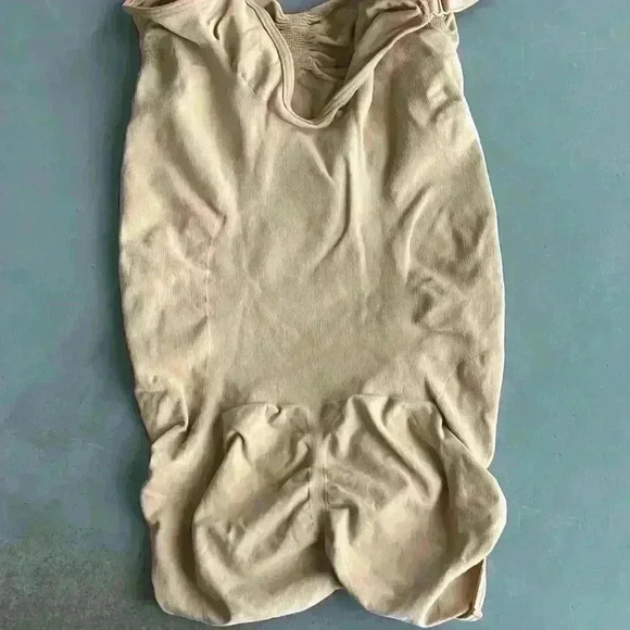 SKIMS Adjustable Straps Sculpting Seamless Brief Snaps Bodysuit - Picture 7 of 9